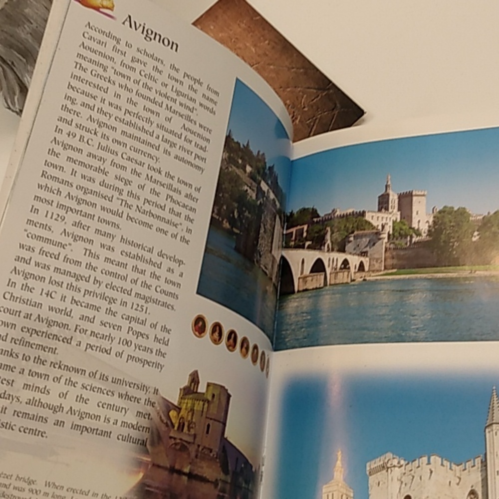 4 European Guide Books - Picture 7 of 11